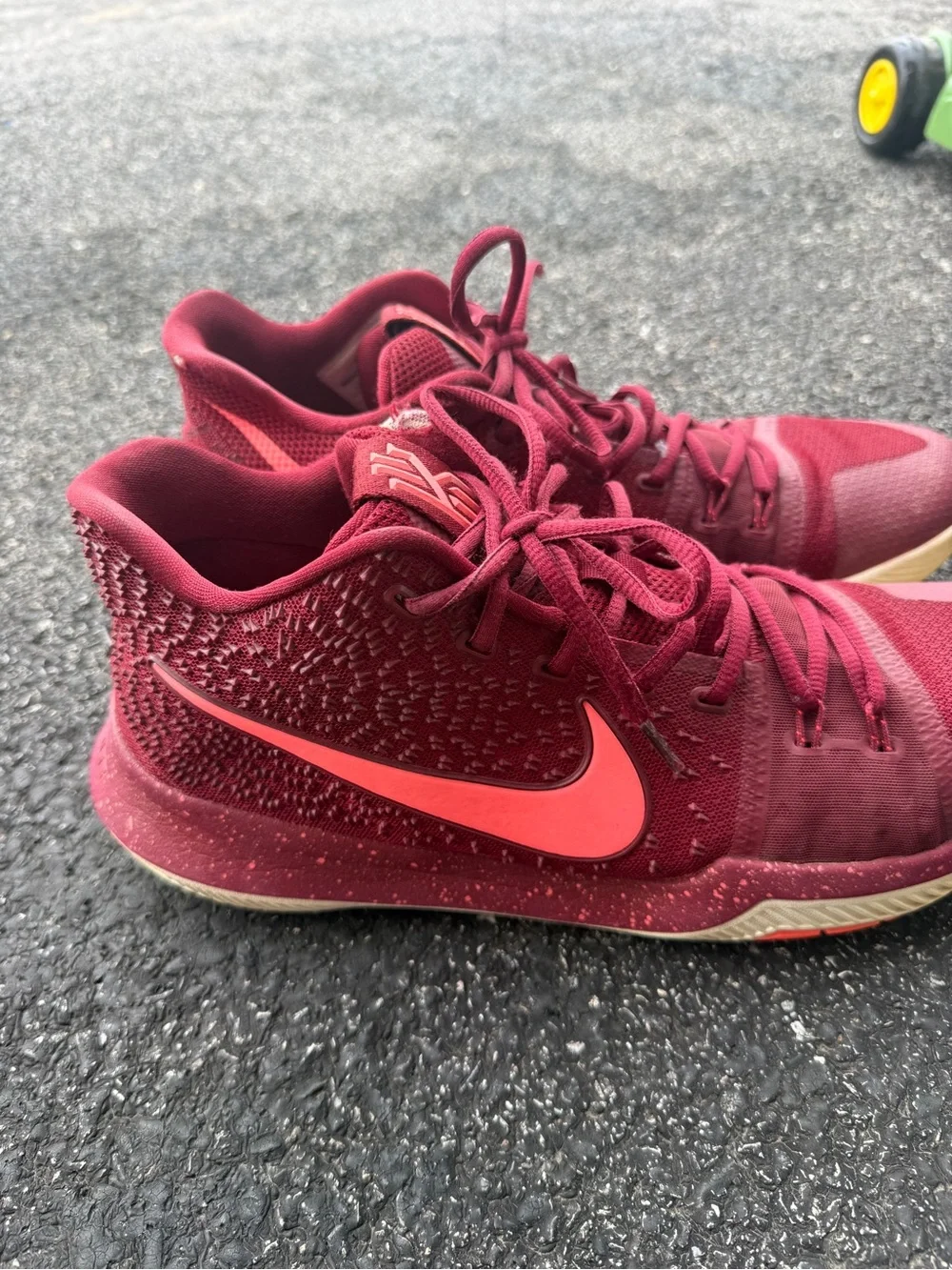 Nike Kyrie 3 Men’s Size 12 Team Red Burgundy Basketball